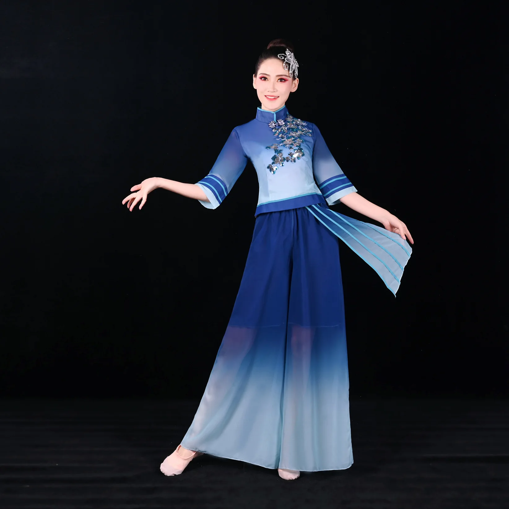 Chinese Traditional Classical Dance Costume 2024 New Ethnic Stage Performance Fan Folk Dancing Clothing Yangko Outfit Dancwear