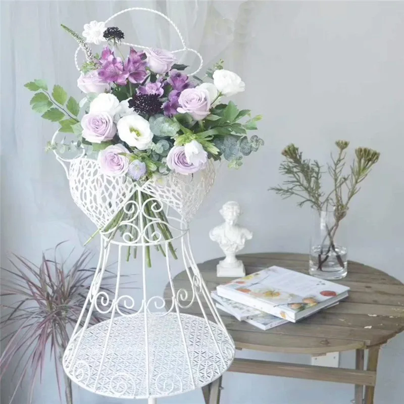 Mannequin Iron Trellis for Climbing Rose Metal Statue Plant Stand for Garden Rustic Girl Shape Flower Holder Unique Plant Cages