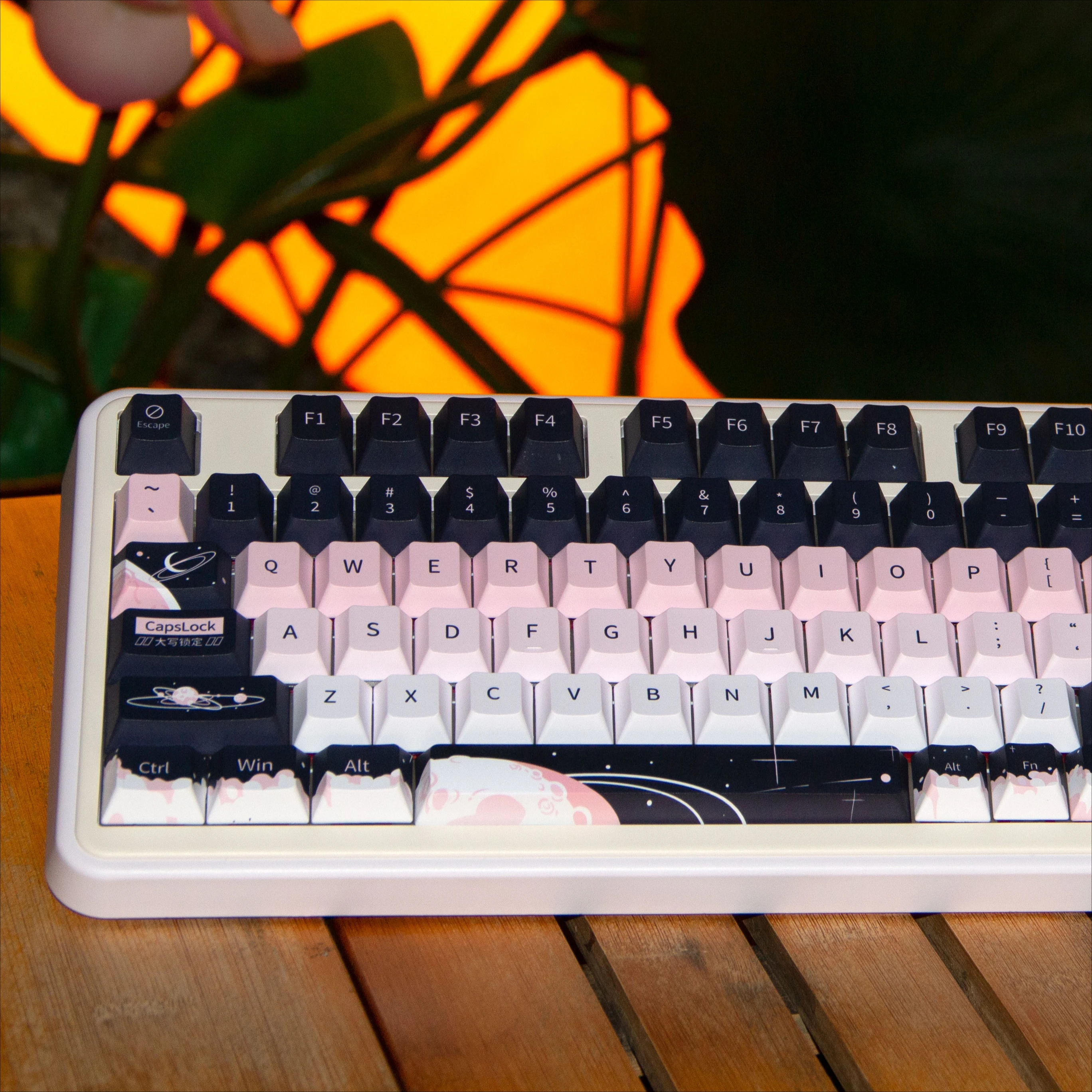 Teclado mecánico PBT con sublimación de cinco lados, teclas con temática de planeta Escape, QX3, perfil de cereza, 120 teclas, negro y rosa