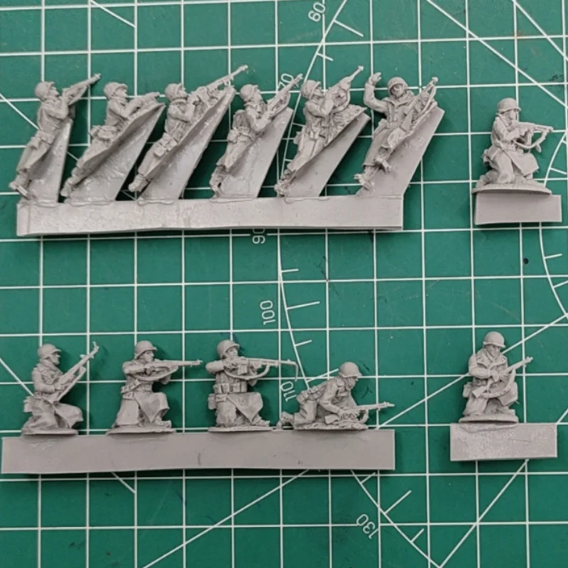 1/72 Scale Resin Figure Model Kit American Infantry 12 People Micro Scene Layout Unassembled and Unpainted DIY Toys