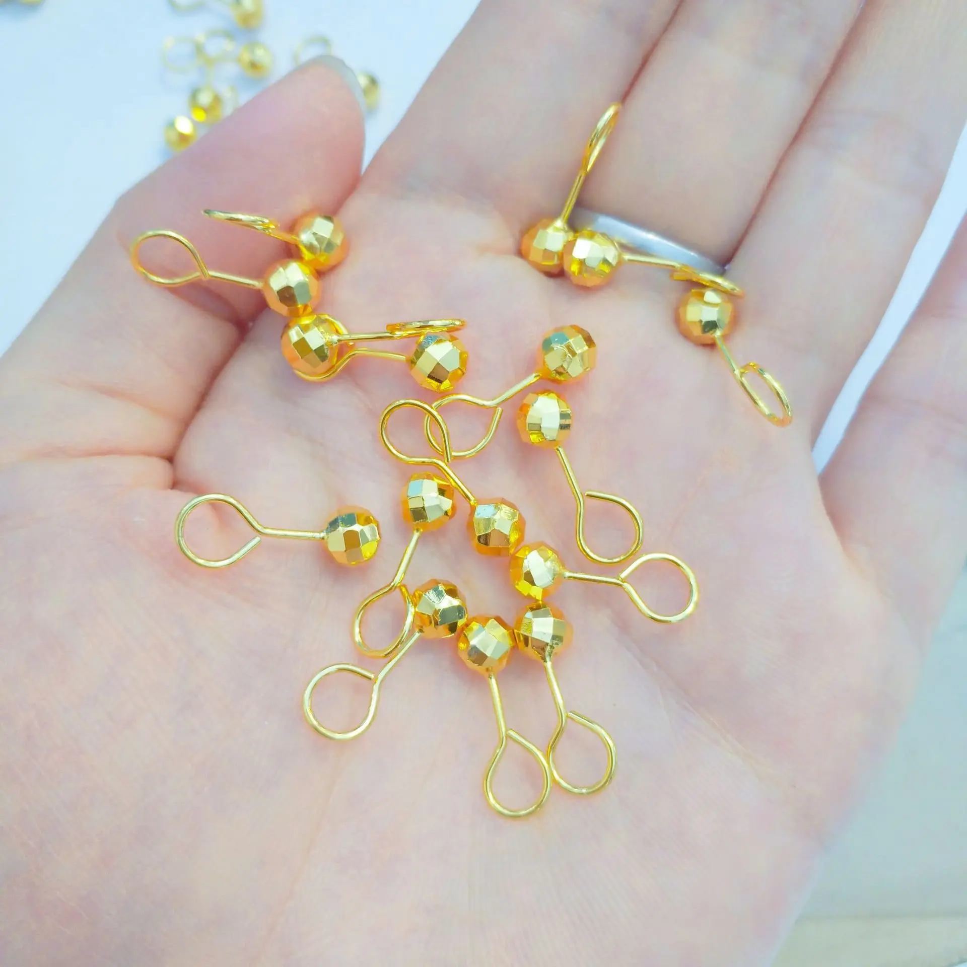 9999 gold laser-patterned earrings for women, stylish and simple. 9-character pin-shaped earrings with elegant style.