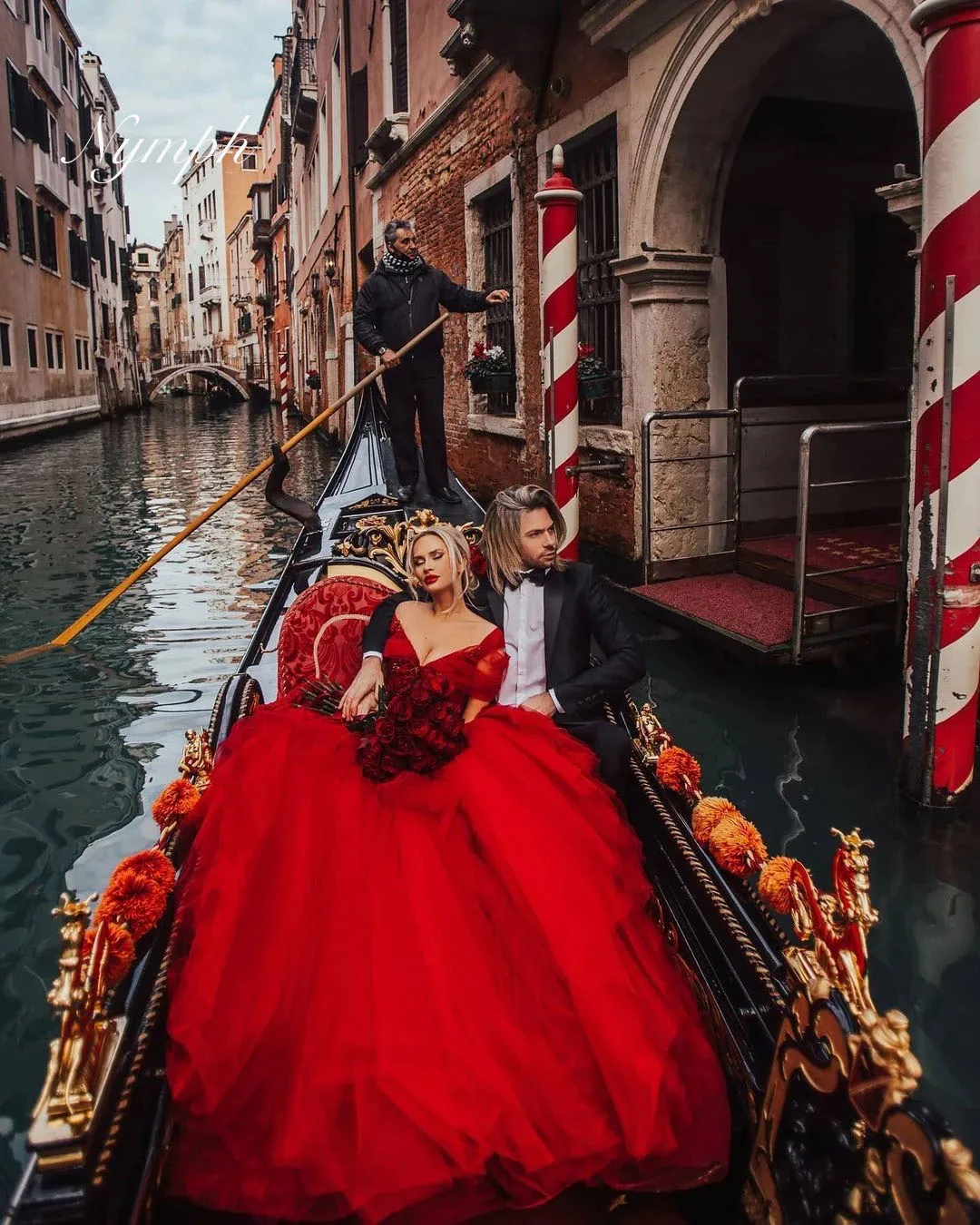 Romantic Red Ball Gown Wedding Dress Off Shoulder Pluffy Tulle Bridal Gowns Crystal Beads Bride Dress Customized Robe De Mariée