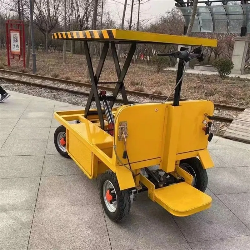 Hydraulic lifting electric flatbed truck Pushing cargo King pulling cargo trailer Reversing donkey Three-wheel storage truck