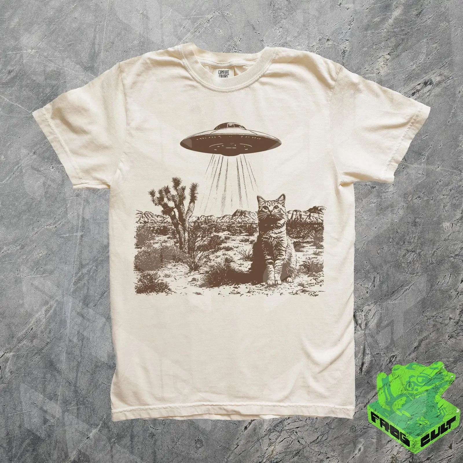 Vintage UFO Desert Cat T Shirt Retro 90s Western Wild West Funny Meme Gag Casual vintage Washed Stylish Comfortable graphic