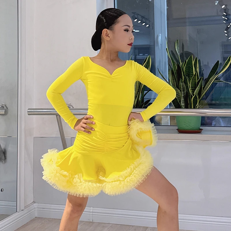 2025 vêtements de concours de danse latine filles jaune Costume de spectacle de danse body à manches longues jupe à volants tenue latine 2578