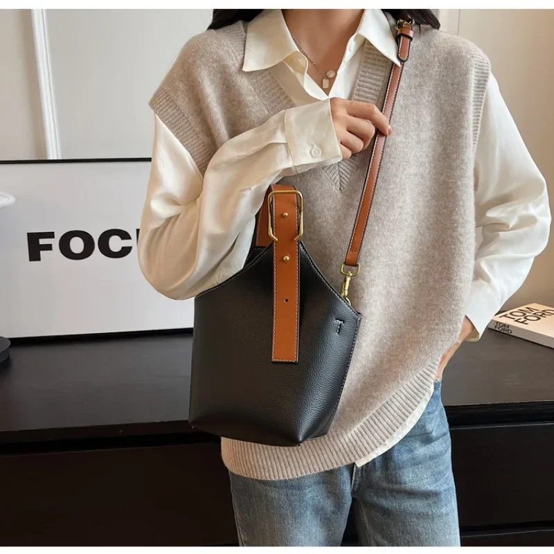 

Fashion PU Hasp Portable Bucket Bag Personality Shoulder Girls' Handbags Retro Crossbody Bucket Bags Hand-held Bag Messenger