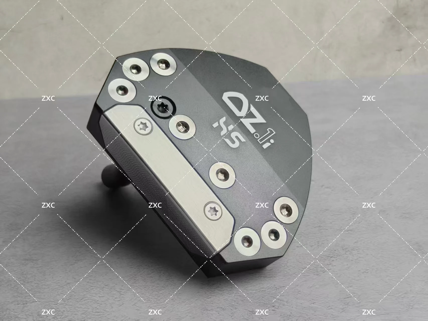 The latest men's OZ1i HS putter, 32-36 inches, carbon shaft, with head cover