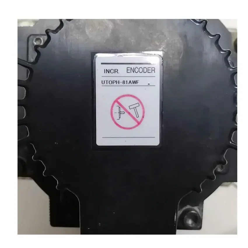 

В наличии. Новый энкодер UTOPH-81AWF для двигателя SGMG-05A2AB, поворотный энкодер.
