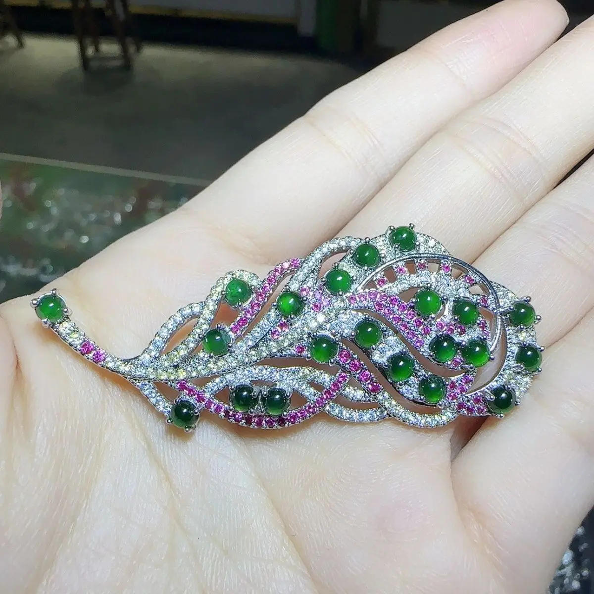 Natural A jadeite ice green egg surface feather brooch (choose one of the best in diversity)