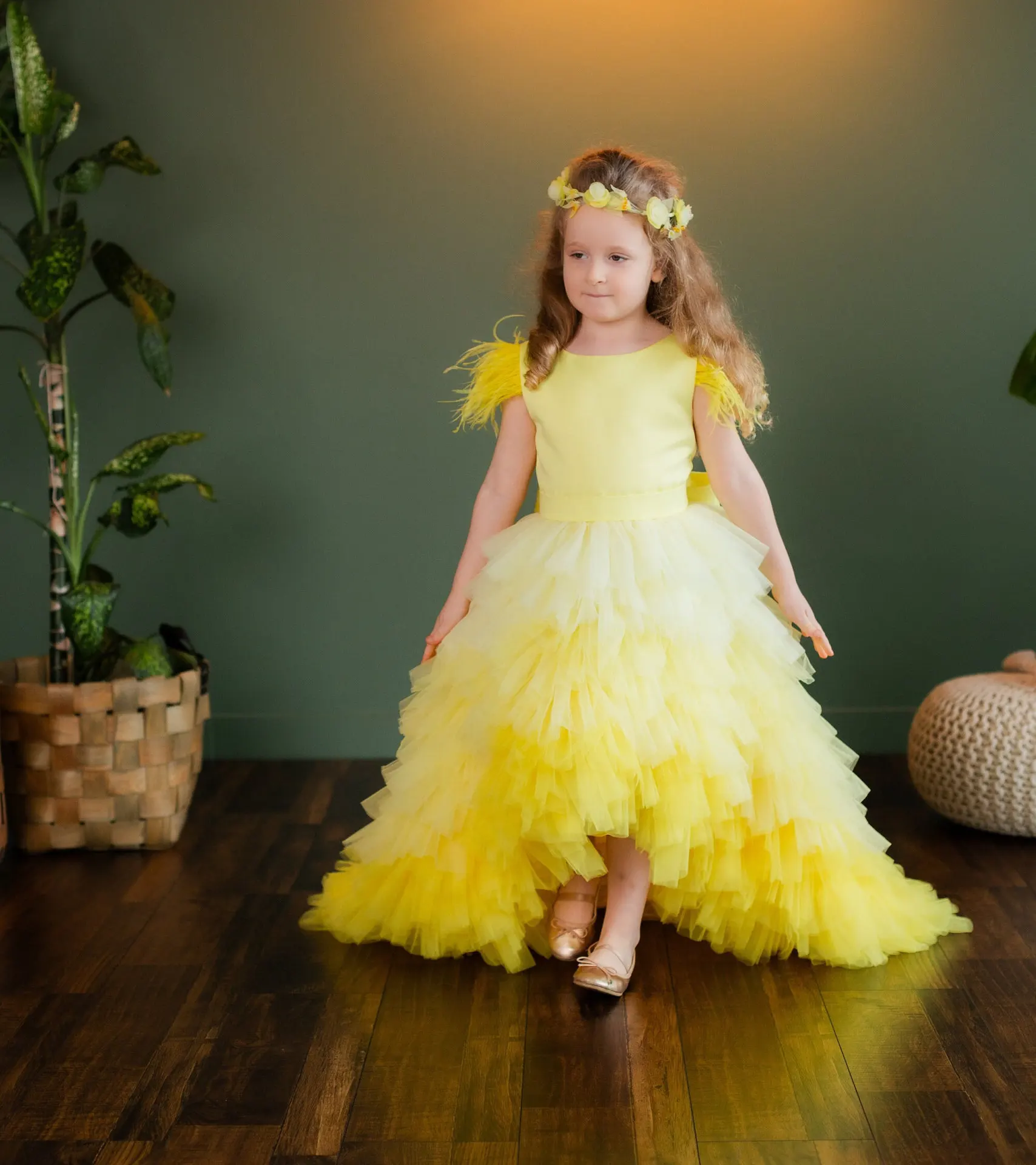 Maßgeschneiderte elegante Blumenmädchenkleider mit O-Ausschnitt und kurzen Ärmeln, bodenlang, gestuft, A-Linie, Festkleid, Abendkleid – Detail 7