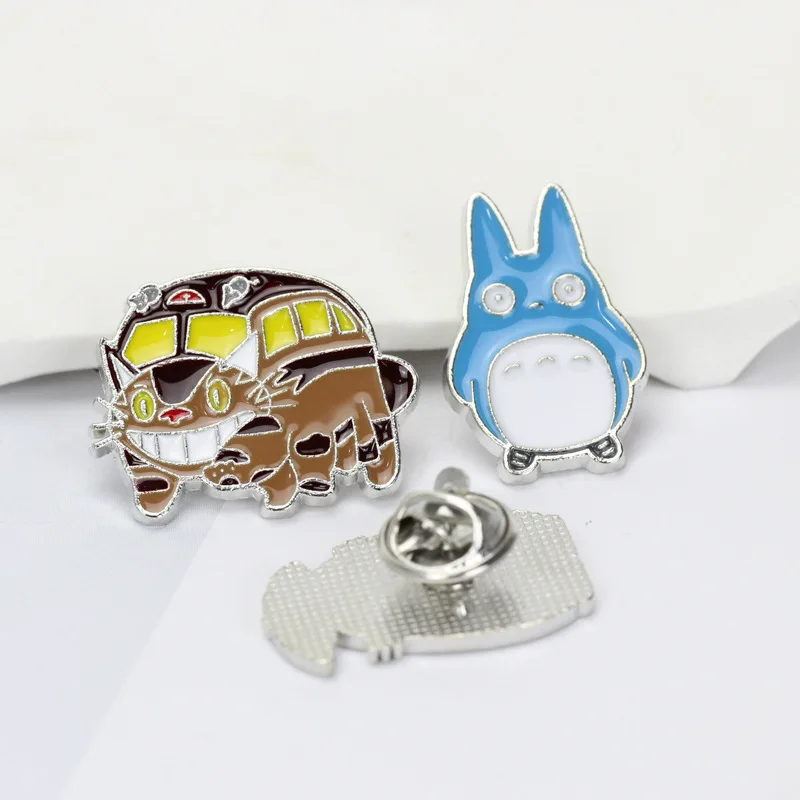 انمي ياباني لطيف هريرة بروش ظهره قبعة التلبيب المعادن شارة مينا تأثيري اكسسوارات الدعائم الرجال والنساء بروش هدية