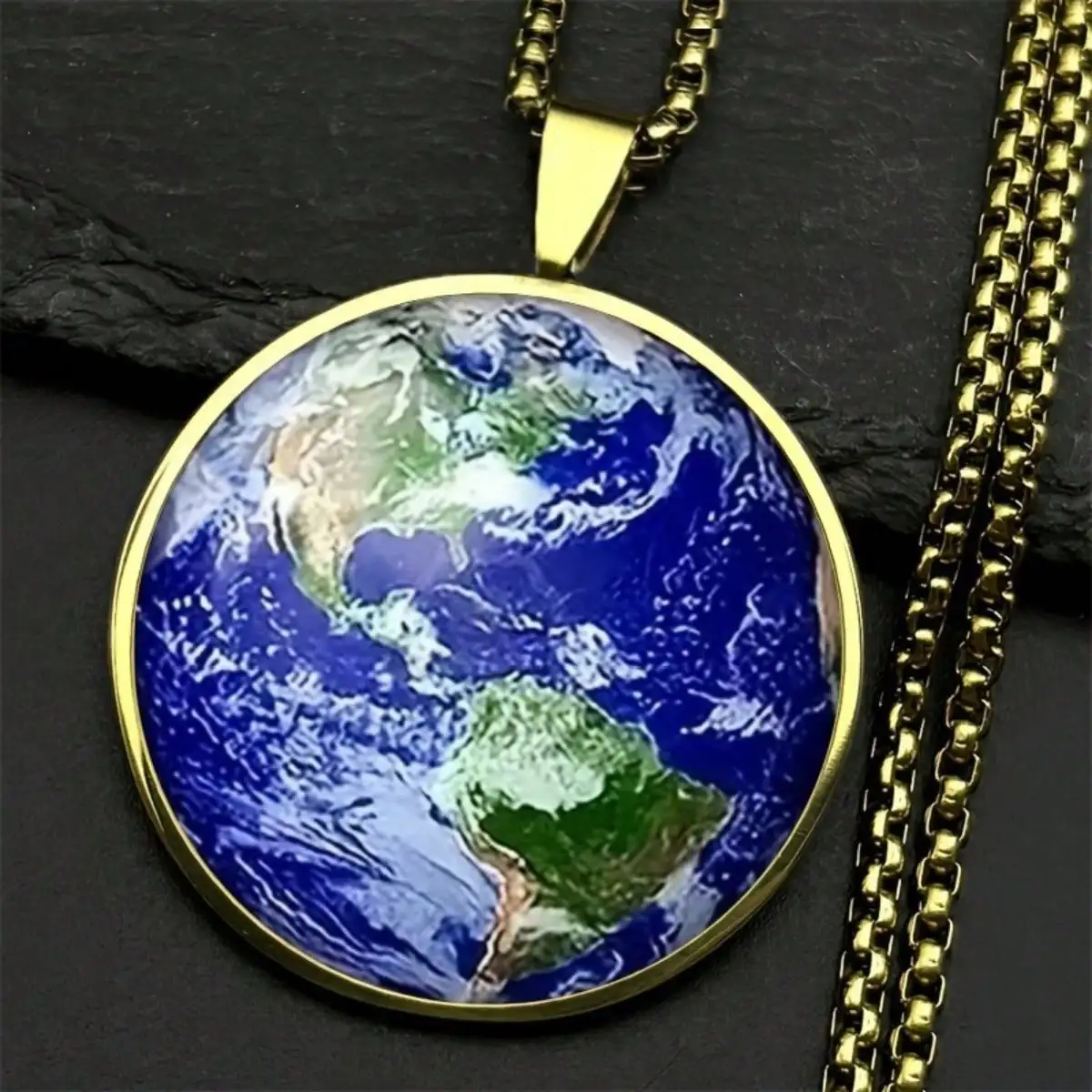 1 Piece Realistic Earth World Map Pendant Necklace, Gold Plated Globe Planet Jewelry, Perfect Gift for Travel & Geography Lovers Daily Wear