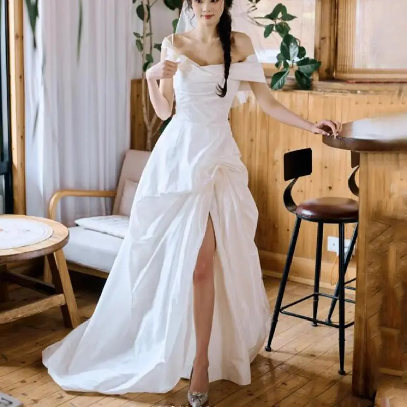 

Newest Bridal Dress With Small Train Satin A Line Wedding Dresses For Women Fashion Simple Boat Neck Vestidos De Novia