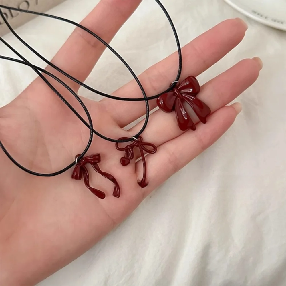 Y2K الجلود حبل Bowknot قلادة القلائد القوس الإبداعية الأحمر الأسود الجلود حبل سترة سلسلة للنساء الفتيات
