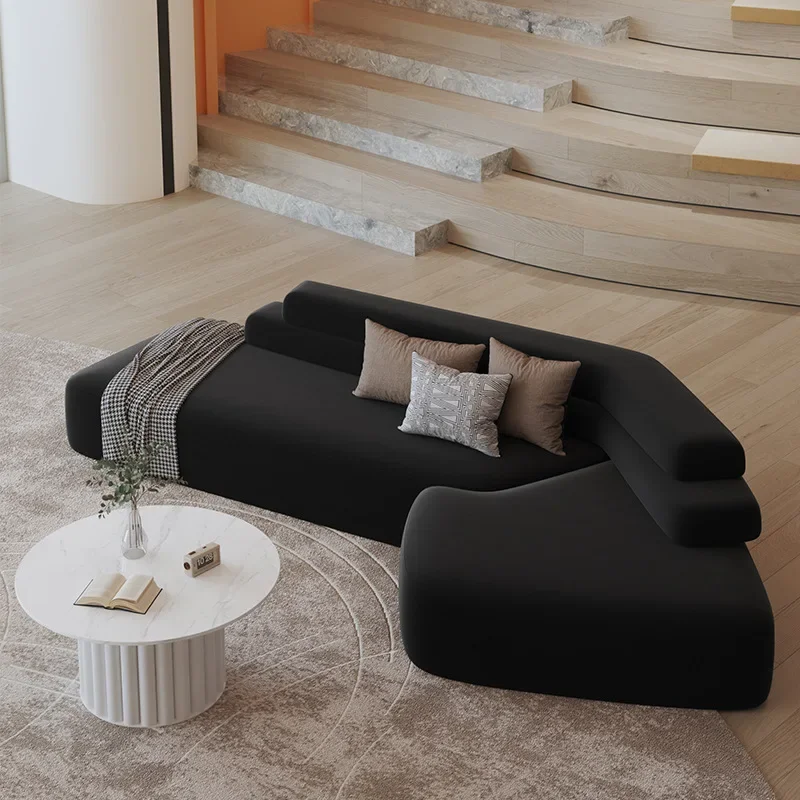 Canapé italien, bureau design de forme spéciale, chez l'habitant