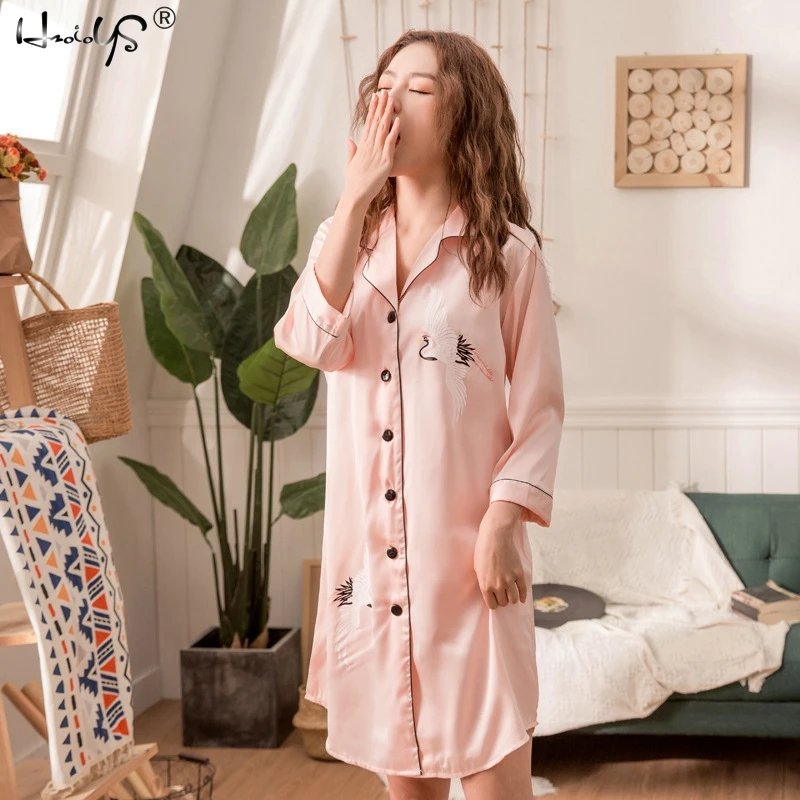 

Женская шелковистая ночная рубашка с вышивкой фламинго, рубашка на пуговицах с длинными рукавами и лацканами, платье-рубашка, плавное на ощупь, идеально подходит для ночной рубашки