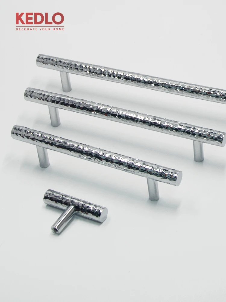 KEDLO Moderner Luxusgriff mit Hammermuster für Küchenschränke, glänzendes Chrom-Silber, langer Griff für Schranktüren und Schubladen, T-Griff – Detail 6