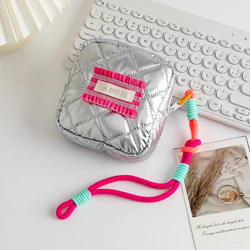 حقيبة مستحضرات التجميل المربعة المحمولة من البولي يوريثان مقاومة للماء ذات سعة كبيرة ومحفظة للعملات المعدنية مع حبل قلادة وحقيبة مكياج عالية المظهر للفتيات