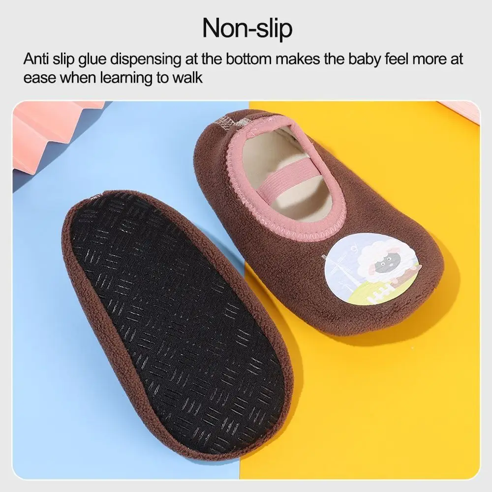 المطاط وحيد الطفل جورب المضادة للانزلاق الكرتون تصميم الرضع لينة سوليد أحذية وسادة دافئة خفيفة الوزن طفل النعال الجوارب الرضع
