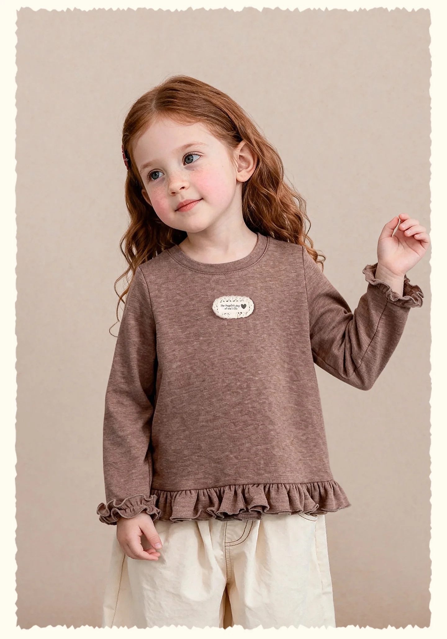 Amila 2026 Herbst Neues Kinder-T-Shirt mit Rundhalsausschnitt, gestapelten Rüschen, Spitze, Stoffetikett, modisch, lässig, bequem, für den täglichen Gebrauch, langärmelig. – Detail 9