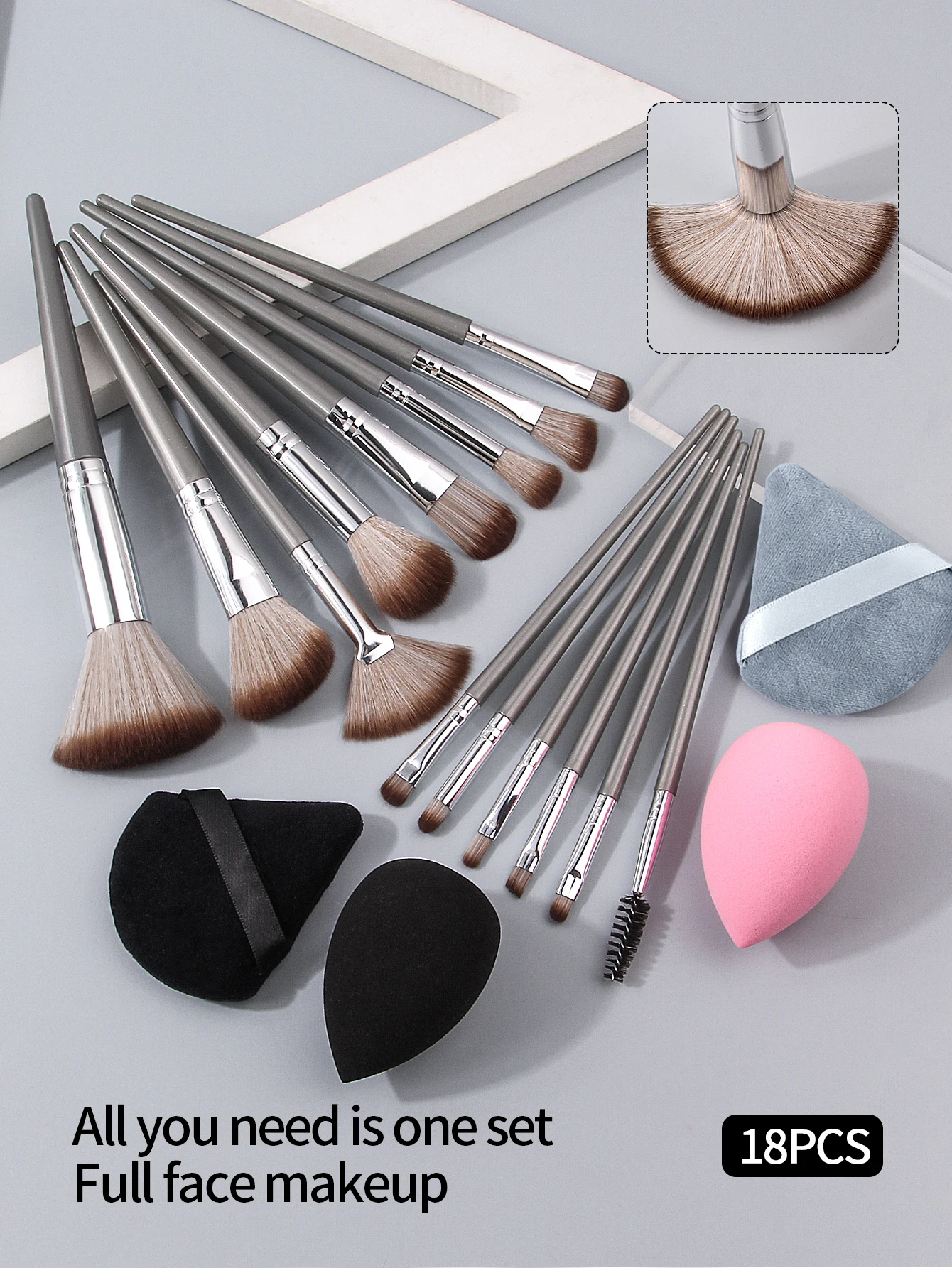 Set di pennelli per trucco professionale da 18 pezzi: comprese 14 pennelli per trucco, 2 spugne di bellezza e 2 sbuffi di cipria triangolari, kit di strumenti per trucco di dimensioni complete