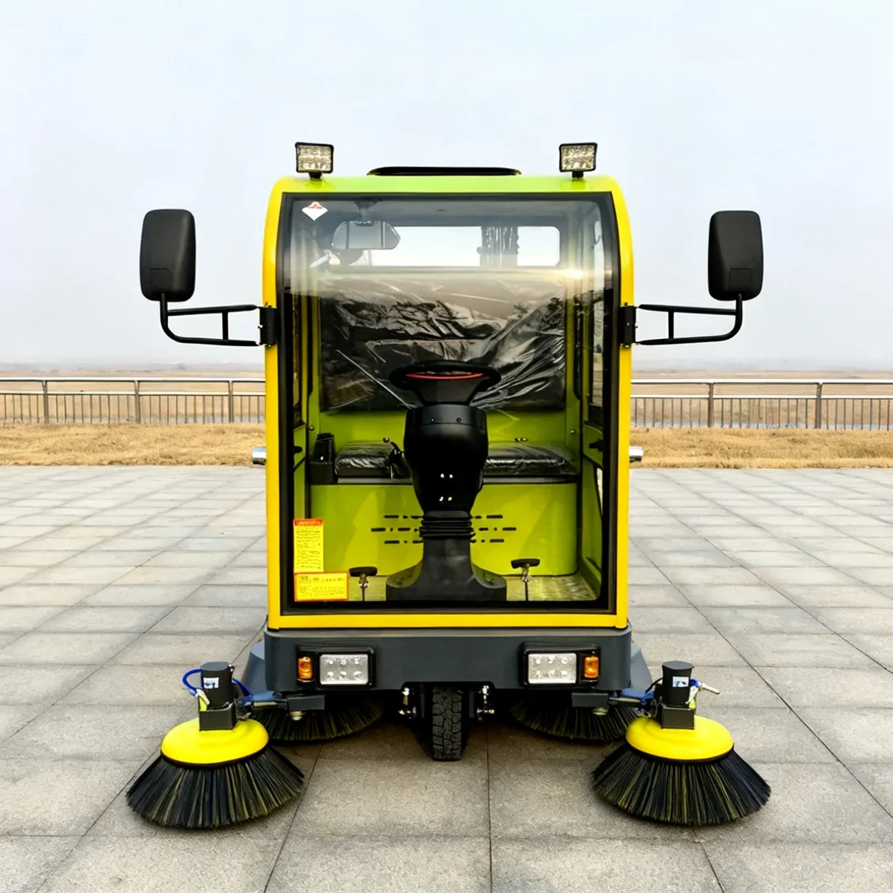 Customizable five-brush enclosed D-type road sweeper, municipal cleaning equipment with dust suppression function