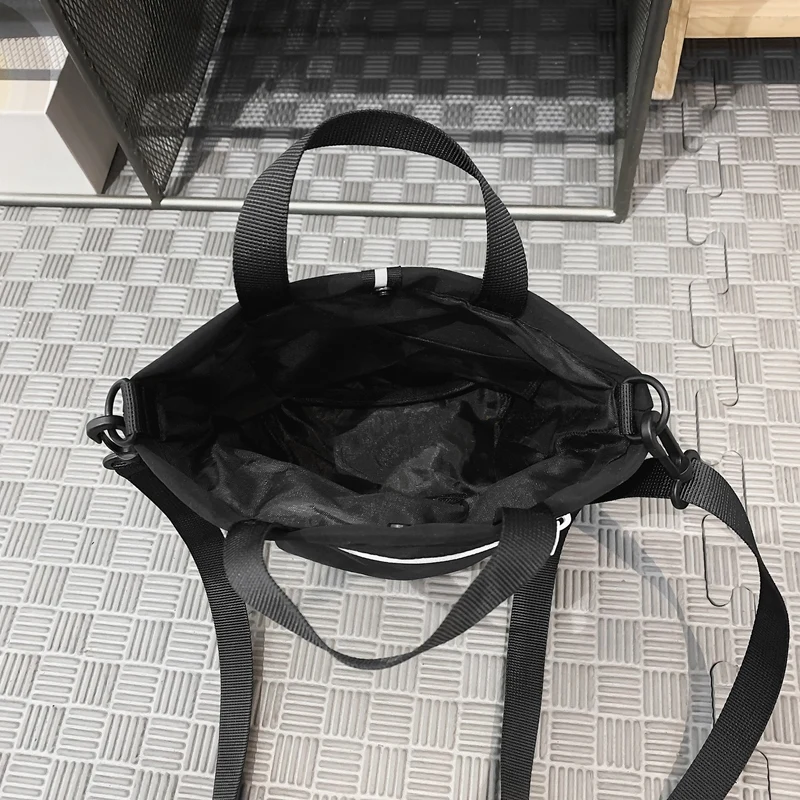 ใหม่แถบสะท้อนแสงส่องสว่างผู้ชายและผู้หญิงกระเป๋าสะพายข้างกระเป๋าน้ำหนักเบาสบายๆกีฬากระเป๋าสะพาย