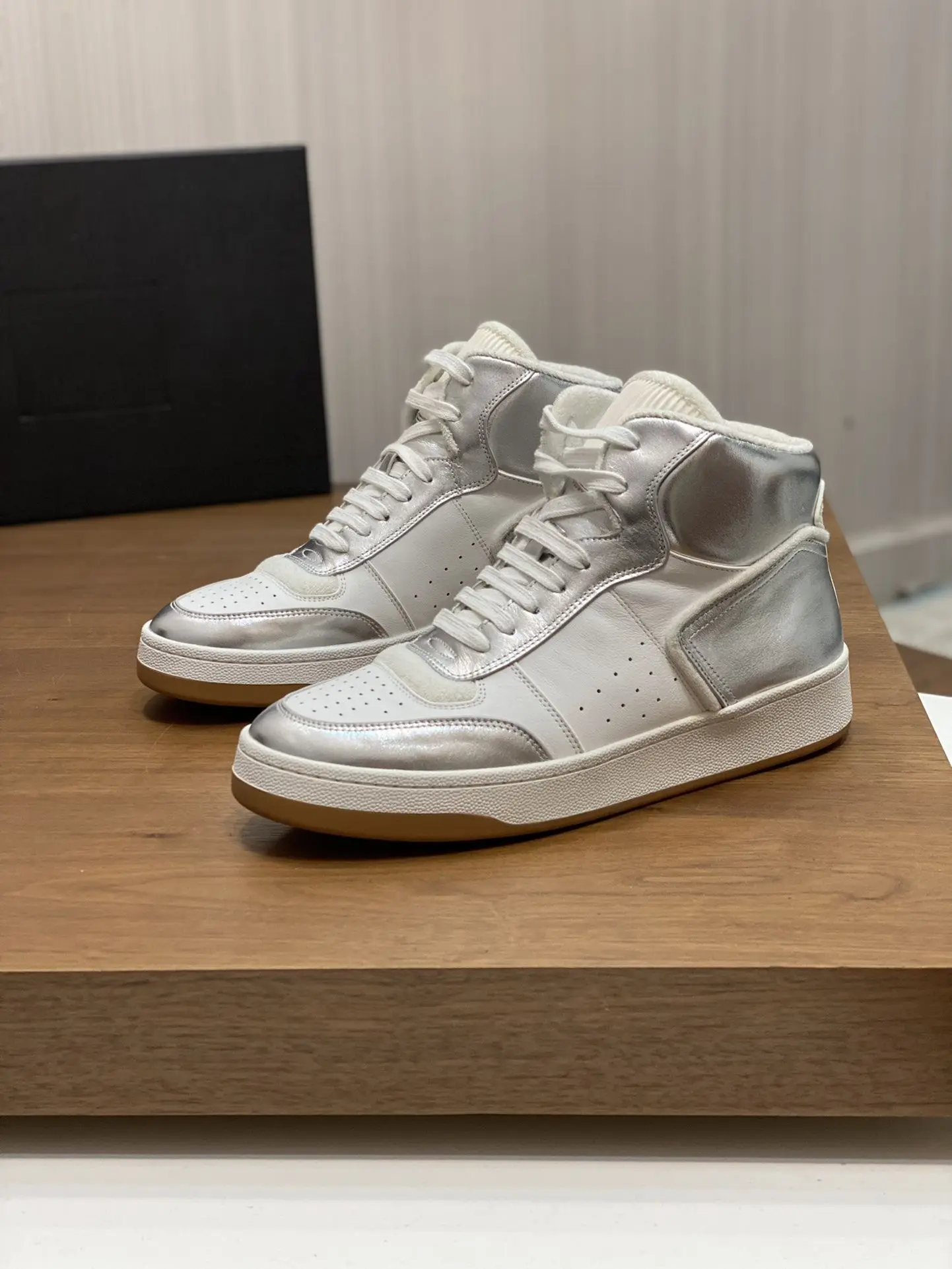Unisex White Silver Color Block Metallic Leather Fleece Lined High Top Sneakers Perforated Breathable Casual Shoes Flat Warm Autumn Winter Street Skate Footwear for Men Women
