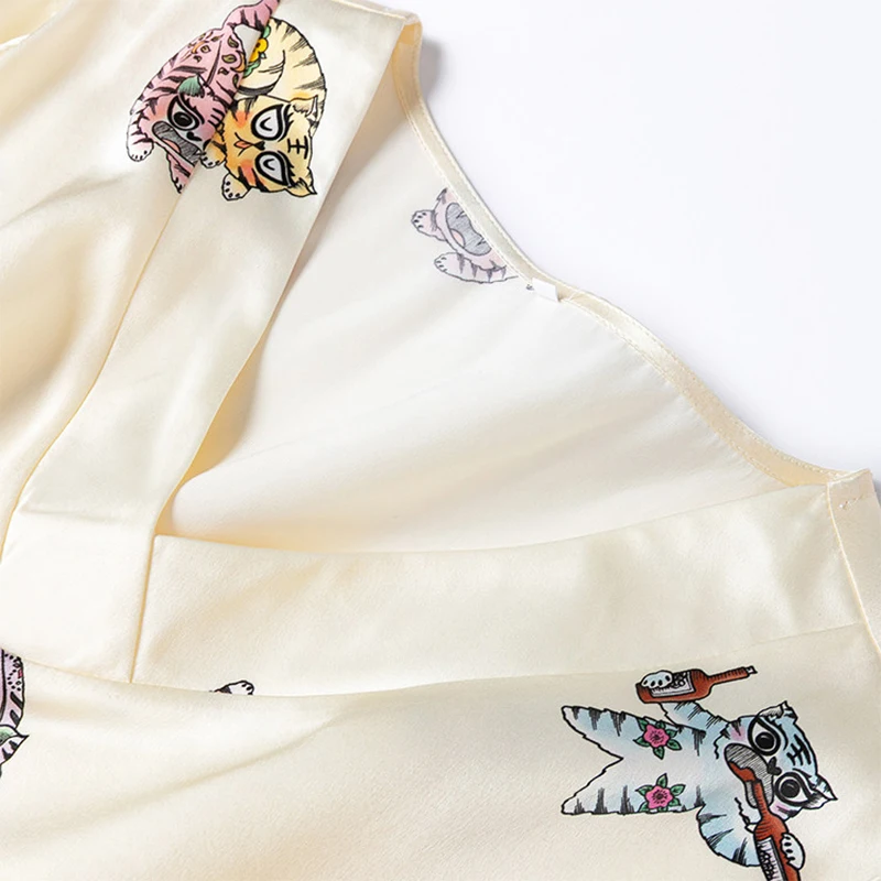 100% Mulberry Silk Cream-white with Cute Tiger Printed Short-sleeve Top With Knee-length Shorts Sleepwear Set Pajama Set M1710