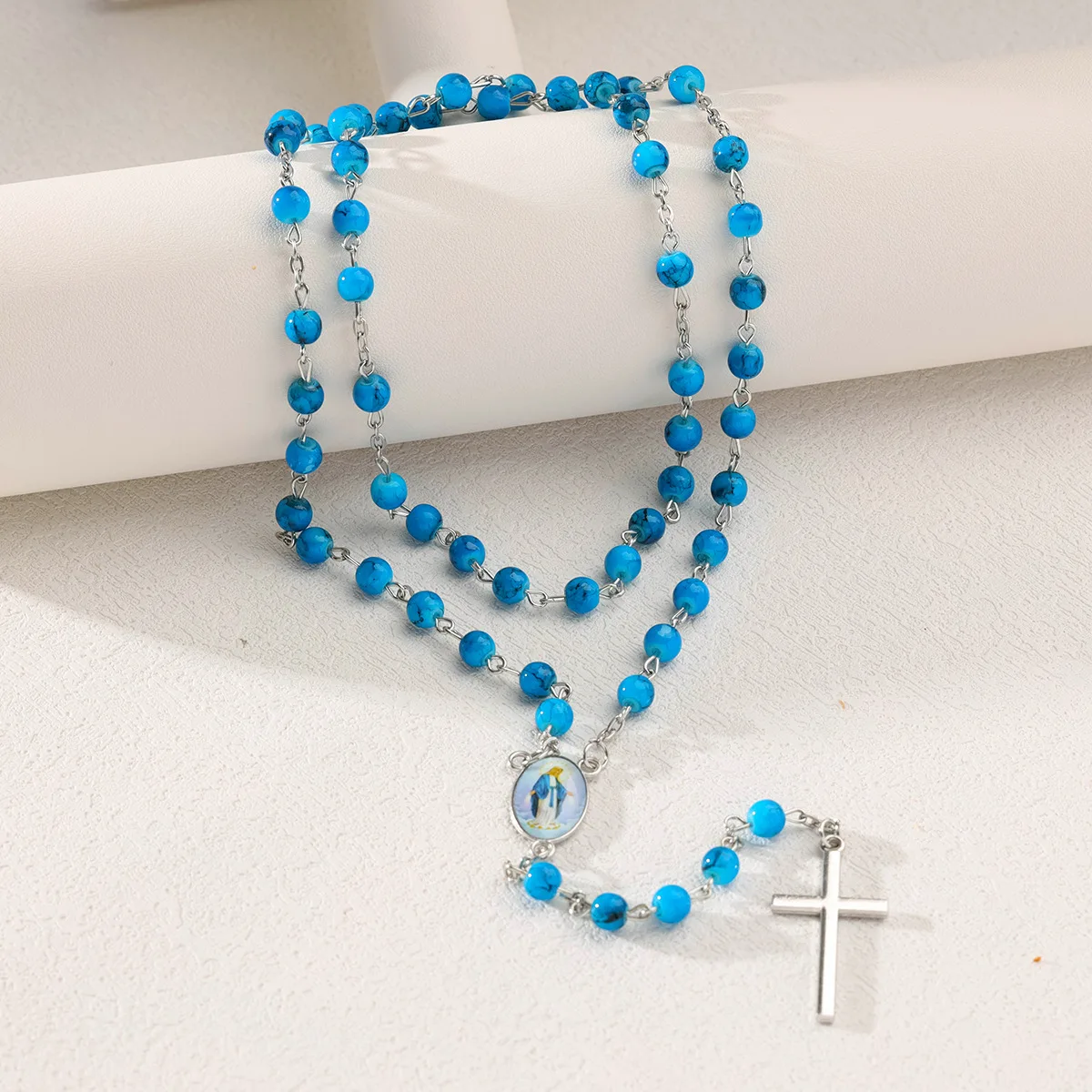 Collar con colgante de cruz de rosario de cuentas de turquesa azul para mujer, cadena de oración católica con medalla de la Virgen María bañada en plata, joyería religiosa espiritual vintage, regalo para bautizo o iglesia