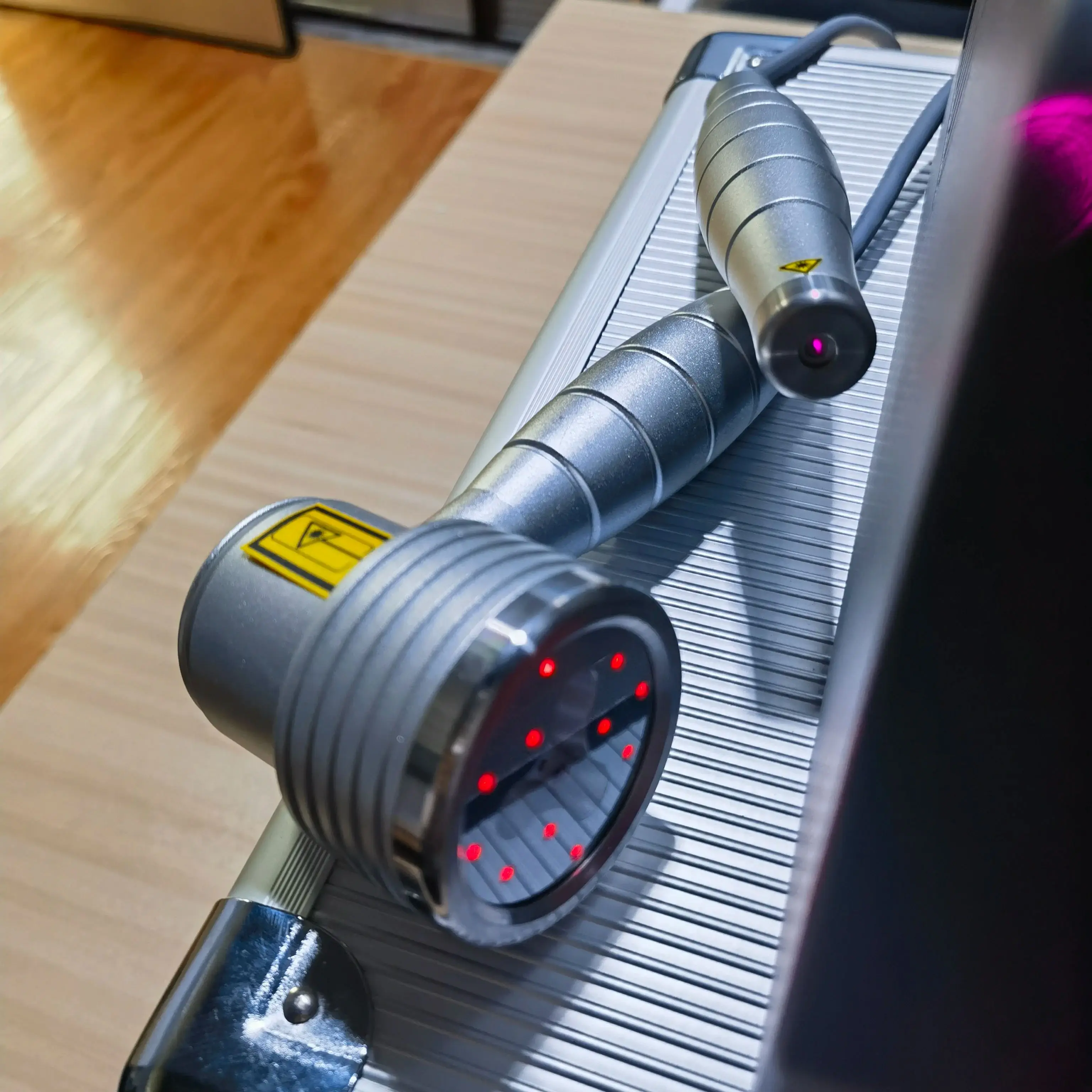 

Ветеринарное устройство холодной лазерной терапии для собак, кошек, домашних животных, лазер 5 Вт, 808 нм для лечения боли при артрите и заживления ран