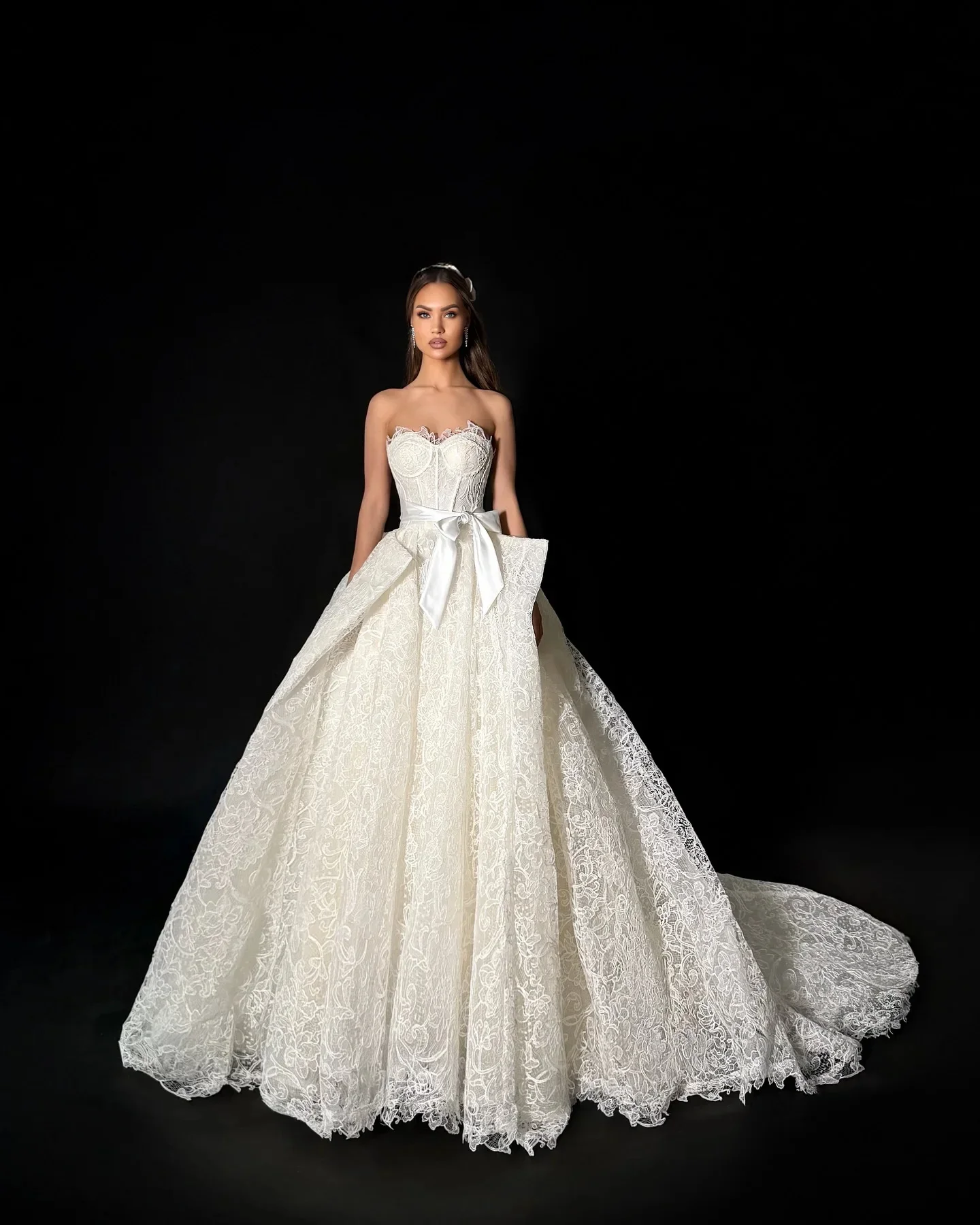 

Customized Elegant Ivory A-line Lace Decal with Bow Women's Wedding Dress 2026 New Sexy Sweetheart Sleeveless Party Bridal Dress