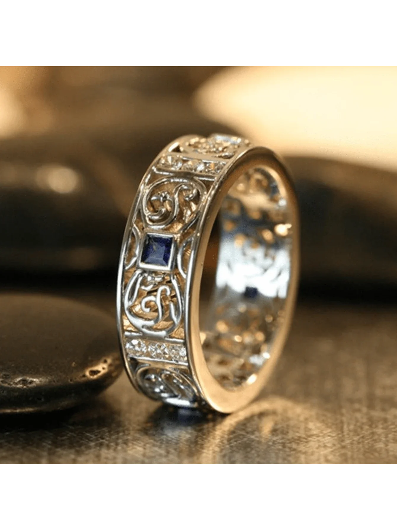 

Мужское кольцо в стиле ретро с ажурным узором и вставкой из синтетического камня, для повседневной носки, праздничный подарок