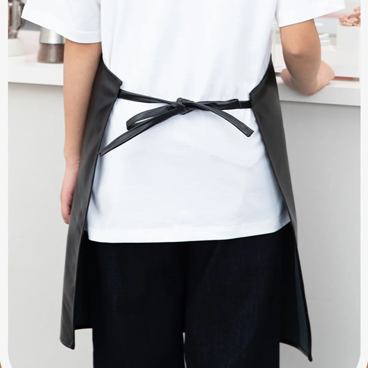 1 Piece Artificial Leather Kitchen Cooking Apron, Easy to Clean and Maintain, Restaurant Coffee Shop Waiter Work Apron for Men