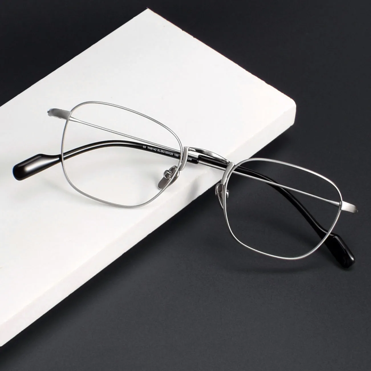 2025 Fashion Glasses Men's Luxury Ultra Light Pure Titanium Optical Prescription Glasses Women's Casual Decorative Glasses Frame