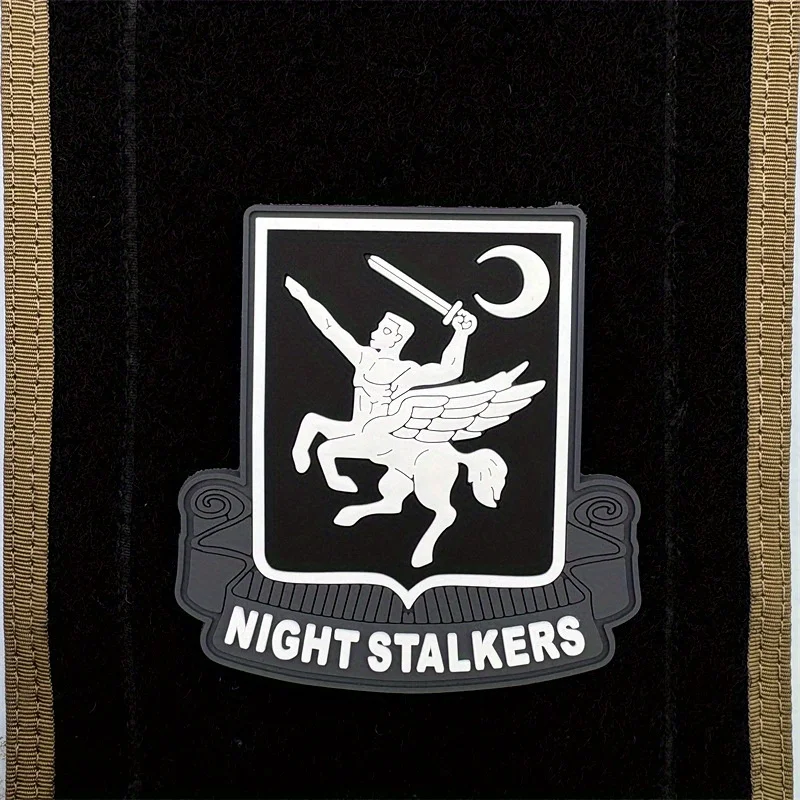 NIGHT STALKERS المعنويات التكتيكية التصحيح شارة عسكرية PVC هوك وحلقات للملابس على ظهره ملصق #5