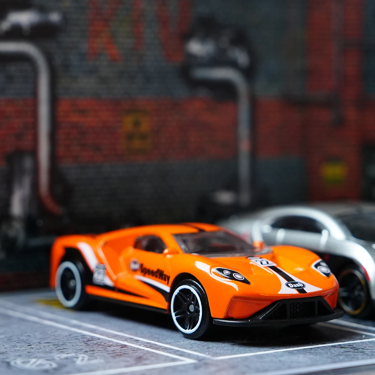 1:64 Orange Alloy Supercar Model, Alloy Body, Exquisite Interior Details, Suitable for Display Collection, Car Fans Play, Desktop | The First Choice for Home Decoration, the Best Choice for Holiday Gifts
