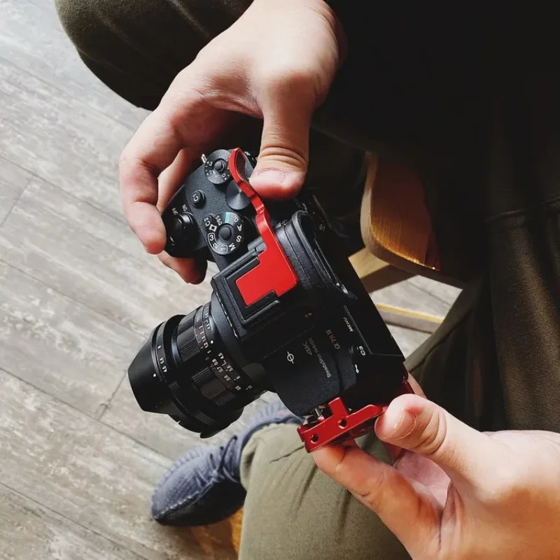 High Quality Thumb UP Thumb Rest Thumb Grip  In RED / Black For Sony A7M4 A7R4 A9II A7R IV