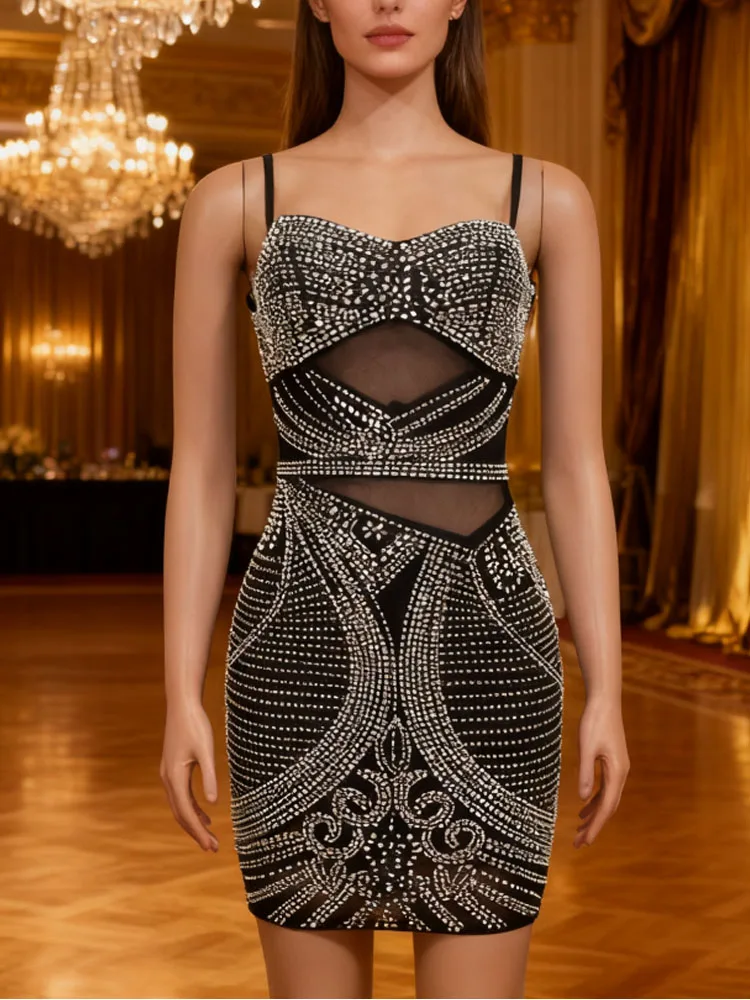 Mini robe épissée en maille transparente avec strass et bretelles spaghetti pour femmes
