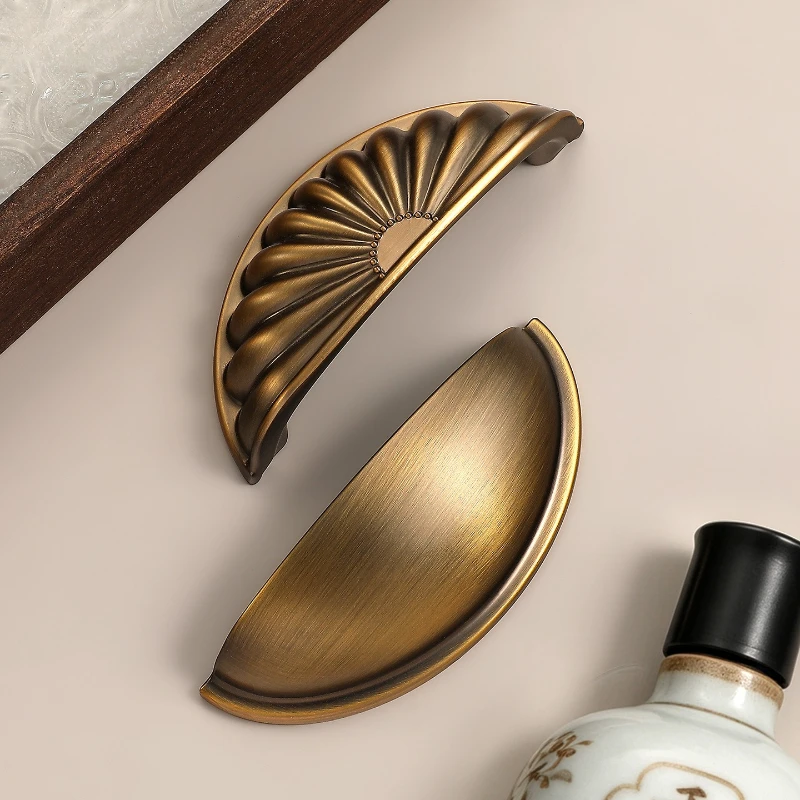 French Light Luxury Drawer Wardrobe Door Handle Antique Brass Dressing Cabinet Kitchen Cabinet Pulls Seashell Furniture Handles
