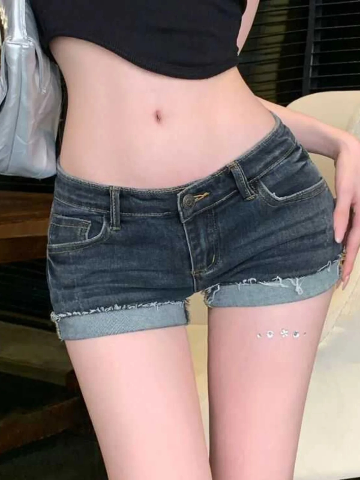 

Джинсовые шорты с низкой талией для женщин: корейский стиль, сексуальные, милые и дерзкие, повседневные, ретро, укороченные, из хлопка, стрейч-деним, летние шорты