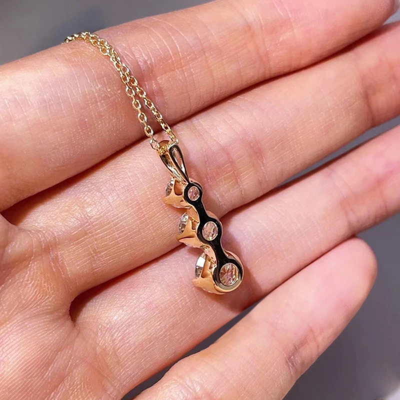 

Lnkry Romantic Dazzling 6mm&5mm&4mm Three Stone Moissanite Pendant Necklace For Couples Lovers' Wedding Jewelry Gift