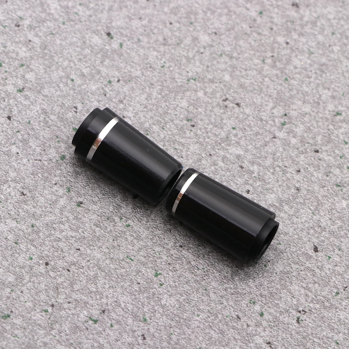 

2pcs Plastic Club Ferrules 0.355 Inch Irons Shaft Sleeve Replacements Durable Golf Club Accessories Black For Golfers