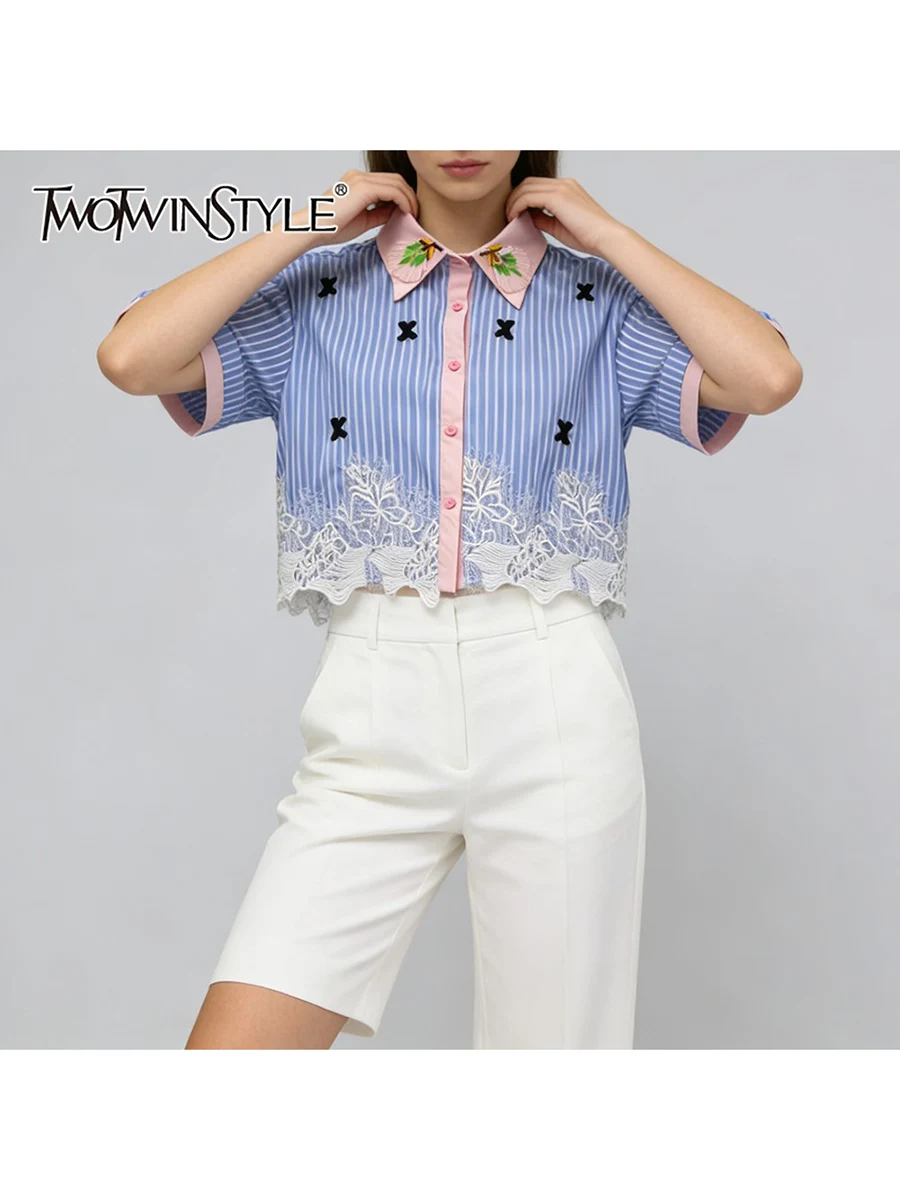 

TWOTWINSTYLE хитовые цветные полосатые модные рубашки для женщин с лацканами и короткими рукавами, лоскутная кружевная элегантная рубашка, женская одежда