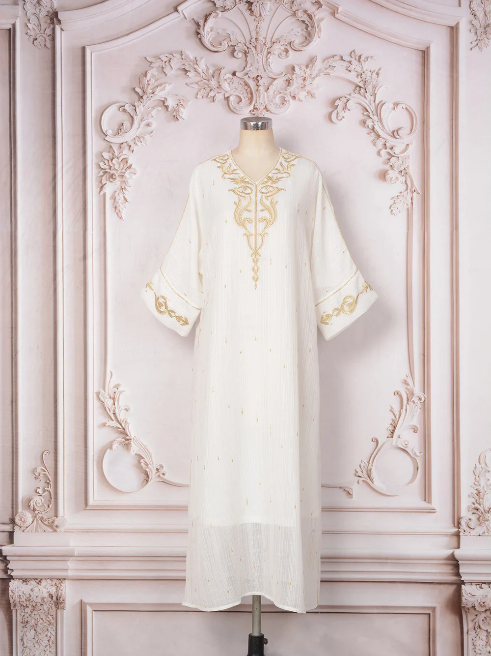 Middle Eastern Muslim Women\'s Summer New Collection Hot Selling Fashionable White Embroidered Arab Dress for Women