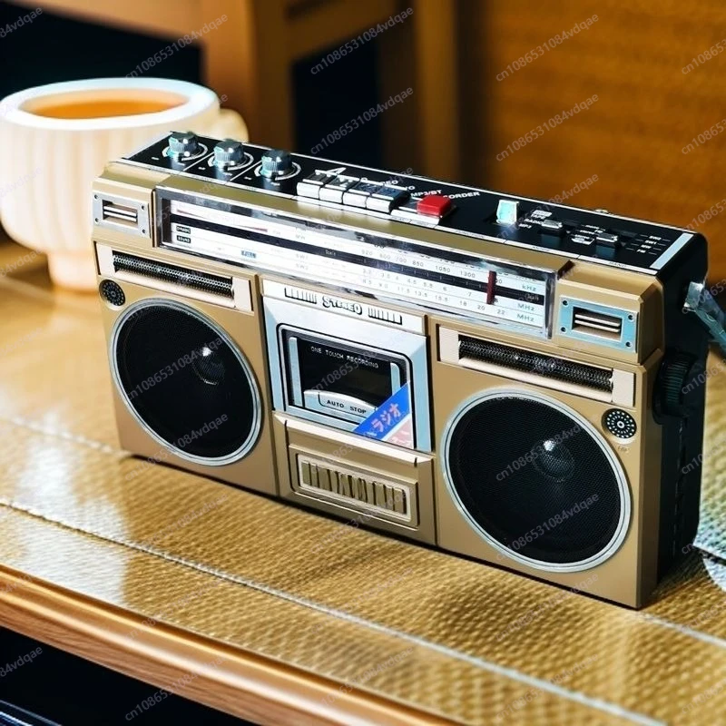 

Двухканальный стереофонический магнитофон с функцией записи, радио, Bluetooth-колонкой и поддержкой карт памяти