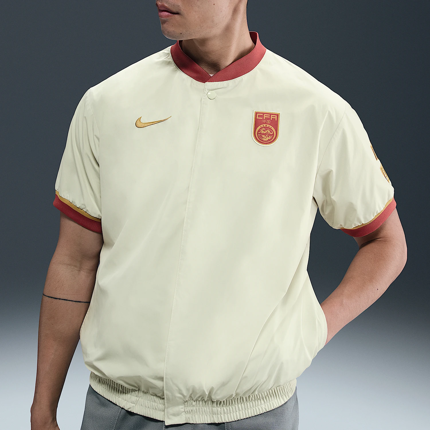 camiseta-nike-authentic-authentics-classic-woven-para-hombre-hf5094-020
