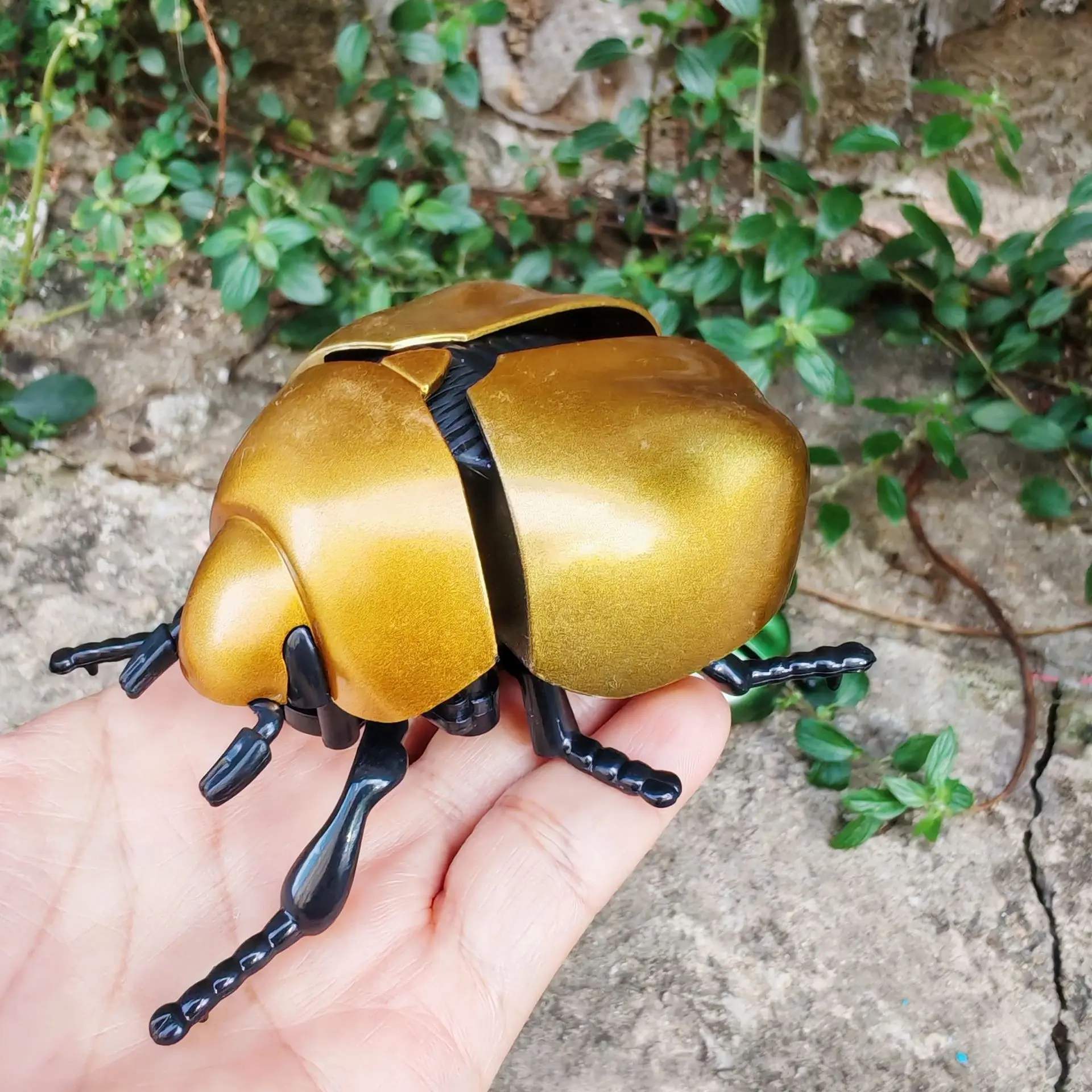 1Pcs Creative Prankster Insect Model Decoration Plastic Animal Toy Children Simulation Crawling Beetle Wind Up Beetle Bionic Toy