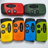 Radio portátil pequeña con manivela solar, radio AM/FM, batería de 2000 mAh, carga USB tipo C, con linterna de 3 LED, radio de emergencia.