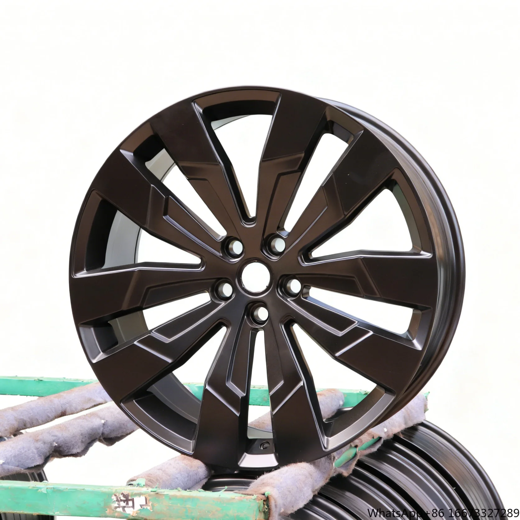 22 Inch High-Performance Multi-Spoke Flow Formed Aluminum Alloy Wheels Silver 5X108-120 New Condition 45mm Passenger Cars